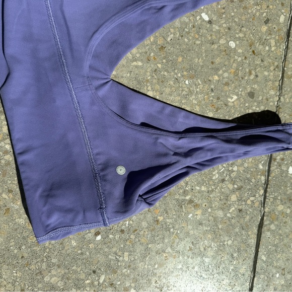 Lululemon Align V-Neck Bra Size 4 in Lavender - Picture 3 of 3
